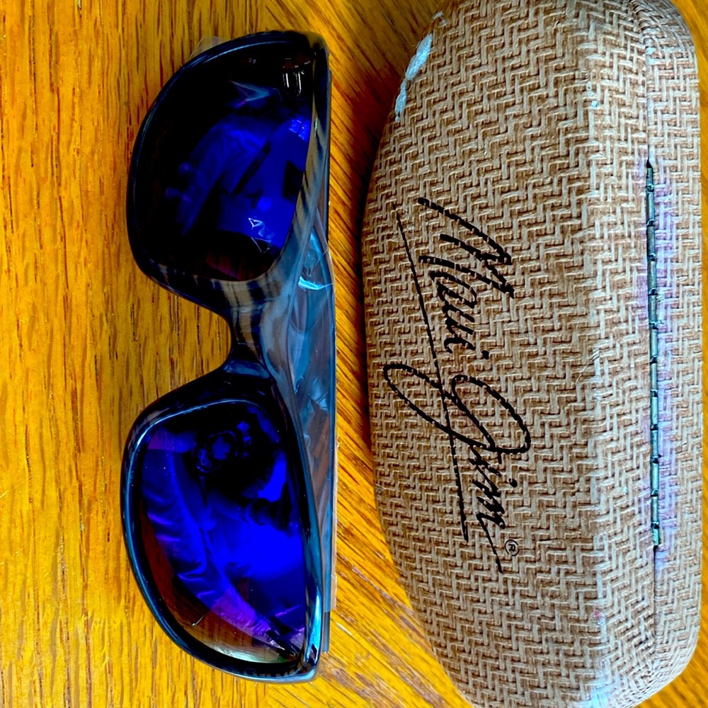 Maui Jim Men’s Brown/Black patterned polarized sunglasses. Brand new with case.